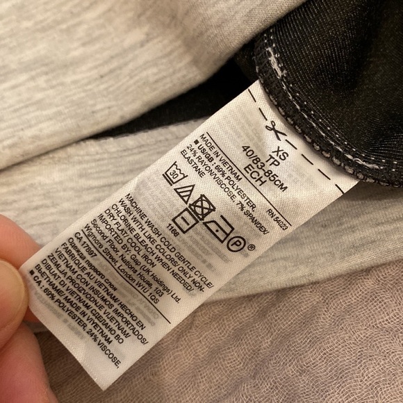 Banana Republic gray long sleeve top with bow decoration. Size Xs . - Picture 5 of 10